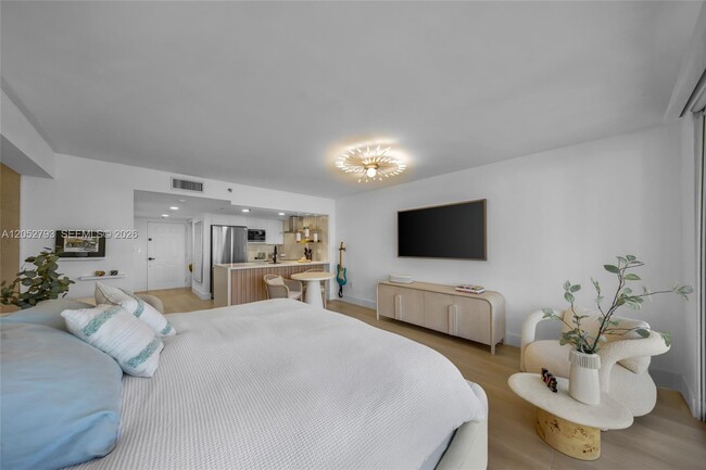 Building Photo - 540 Brickell Key Dr