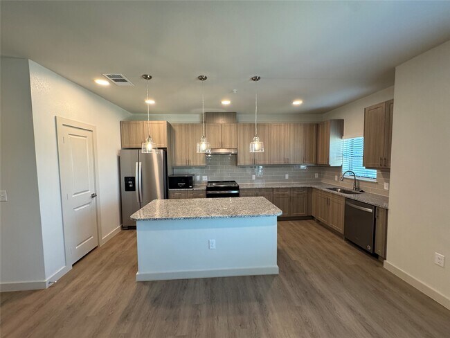 Building Photo - 6000 Jones Rd