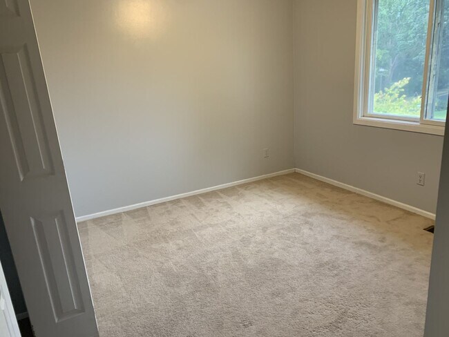 Building Photo - Great Eden Prairie location! 3 Bed/2 Bath ...