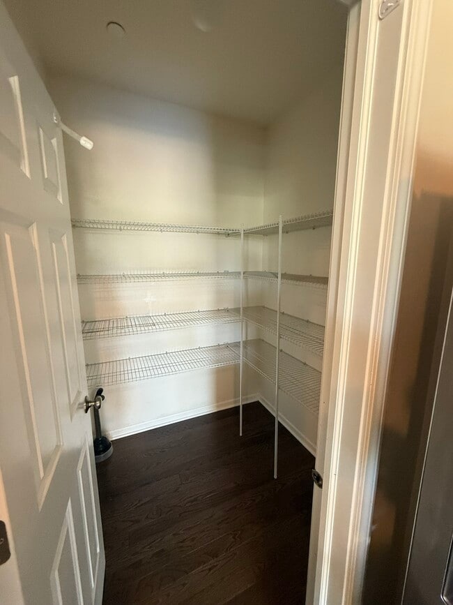 Building Photo - 2856 Henley Ln