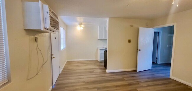 Primary Photo - Charming 1-Bedroom Apartment in Prime Van ...