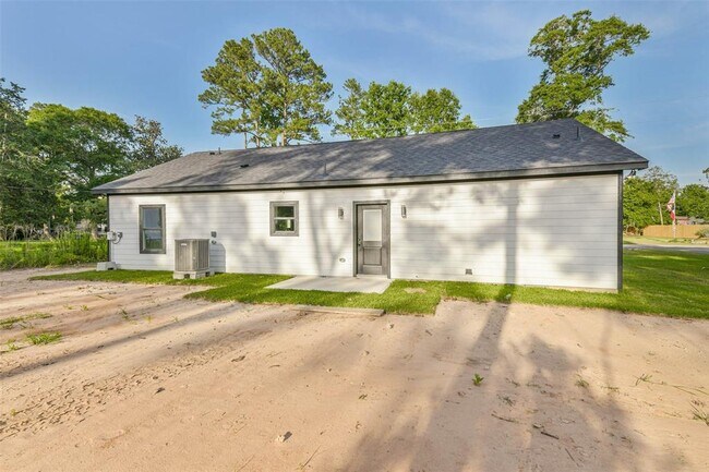 Building Photo - 106 County Rd 3704