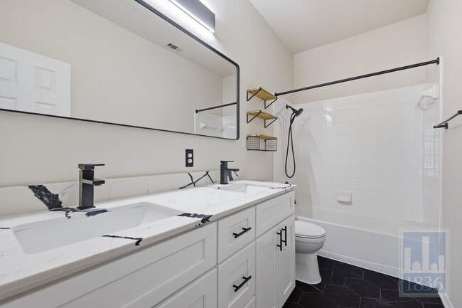 Building Photo - 2217 Speidel Dr