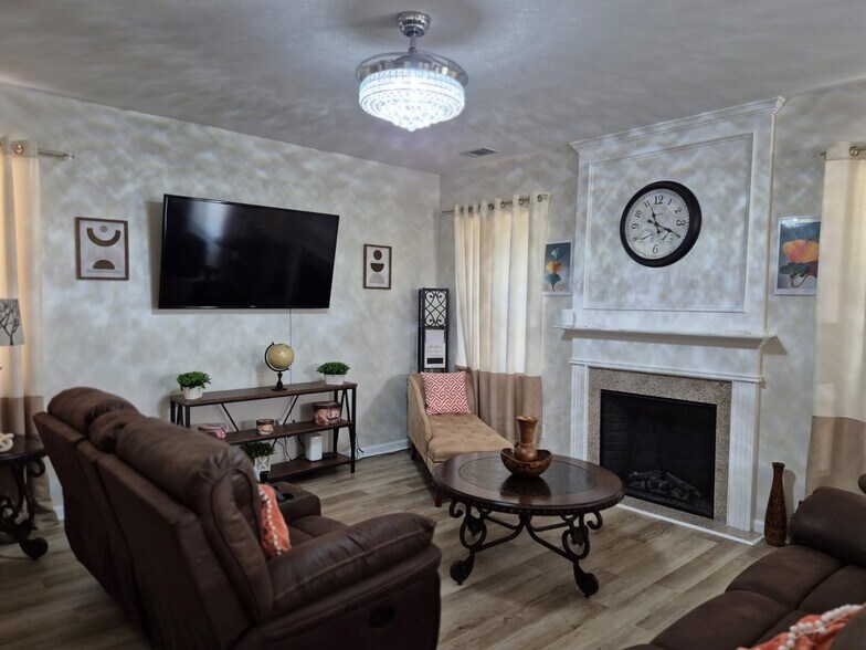 Building Photo - 4341 Comfort Trl