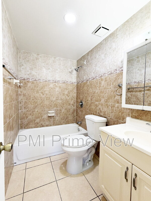 Building Photo - 495 NW 72nd Ave