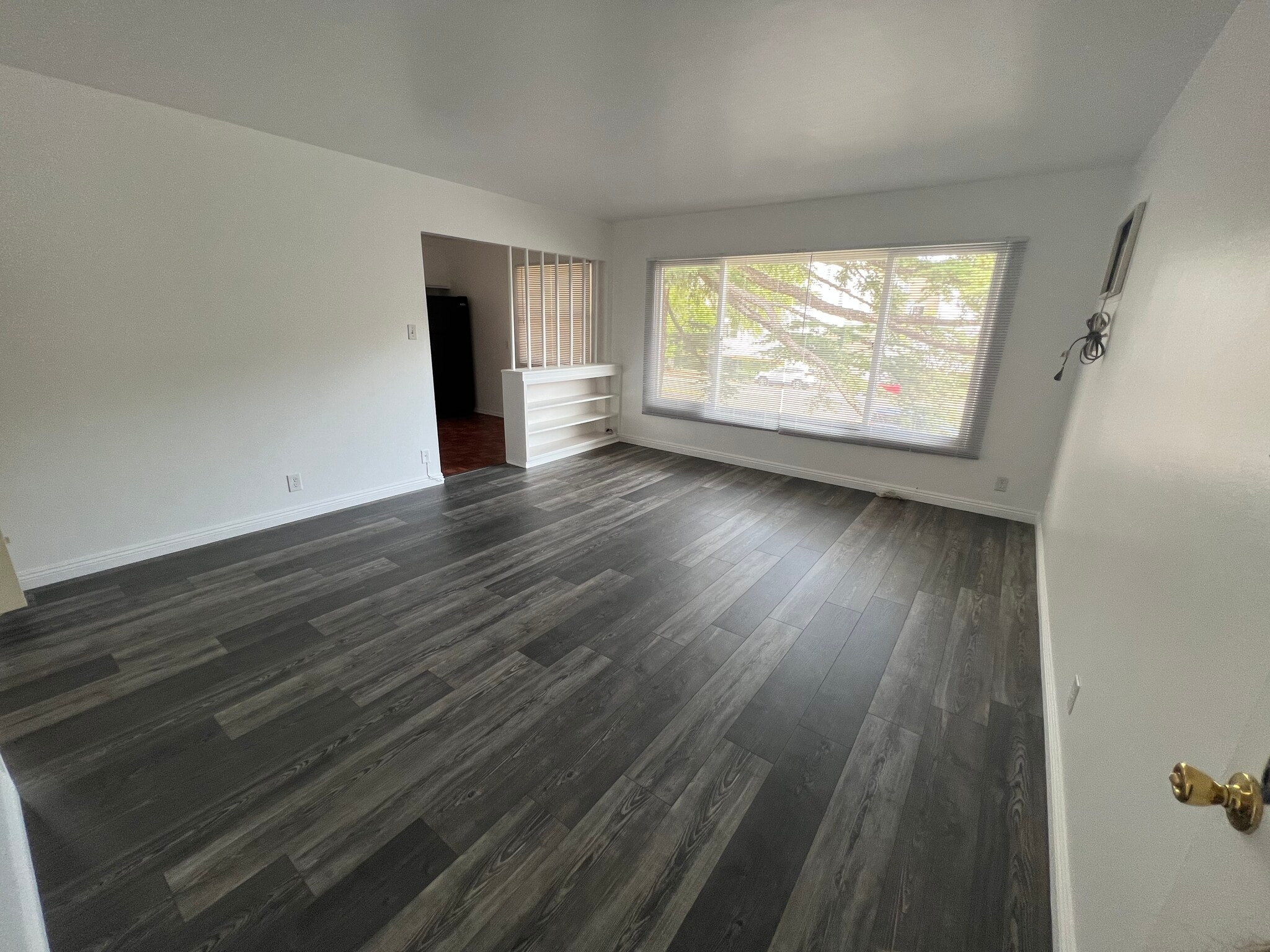 Building Photo - 14225 Riverside Dr