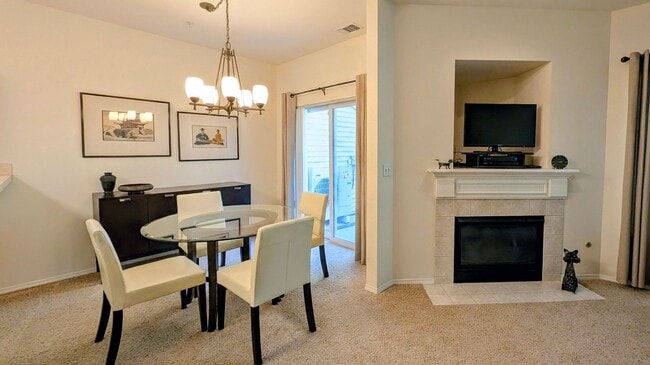 Building Photo - Bothell / Woodinville 2 Bedroom Townhome with Den and AIR-CONDITIONING