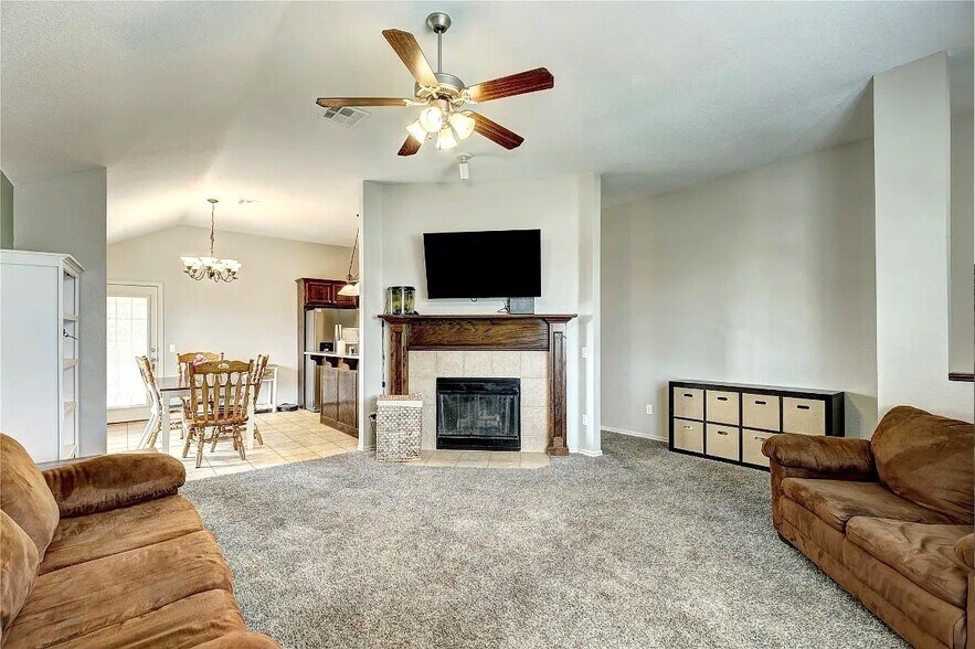 Building Photo - 2404 Deer Chase Dr