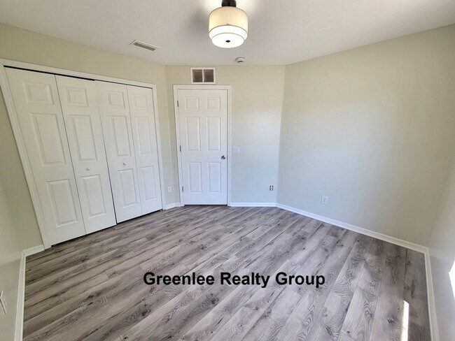 Building Photo - Spacious 3 Bed / 2 Bath pool home with lawn and pool care included in beautiful Rosewood at River...