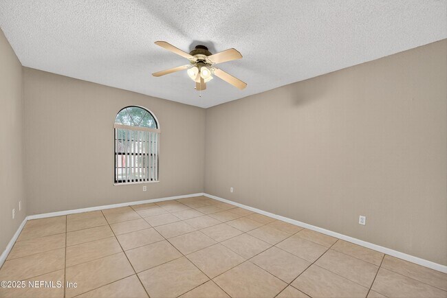 Building Photo - 3945 Oak St