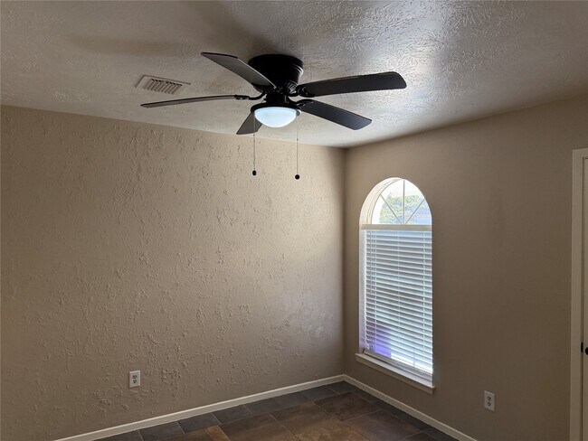 Building Photo - 1310 Goswell Ln