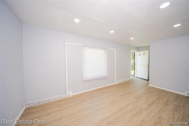 Building Photo - 22675 Santa Maria St