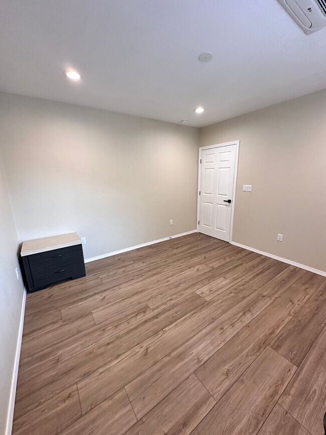 Building Photo - Coming Soon! 1 Bedroom 1 Bathroom with Ref...