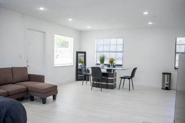 Building Photo - 320 NW 4th Ave