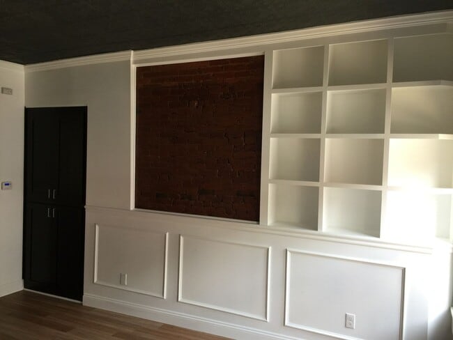 Building Photo - Updated Renovation - South Side Flats