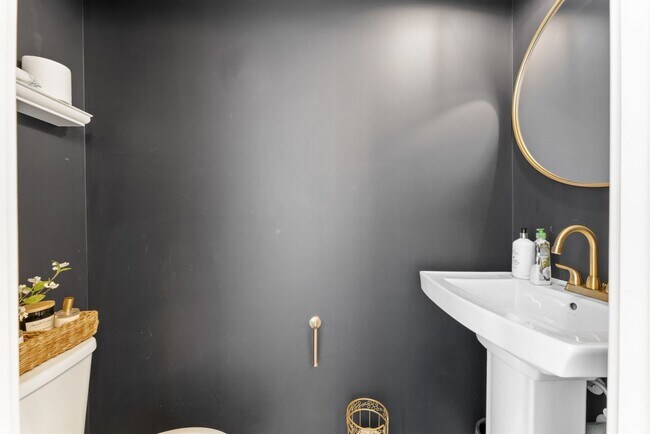 Building Photo - Welcome to your dream townhome - Spacious ...