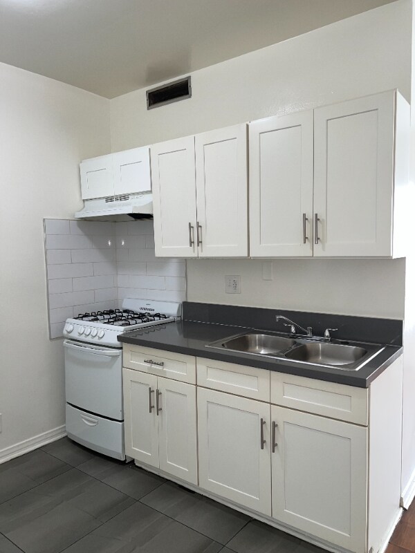 Building Photo - 615 Normandie Ave