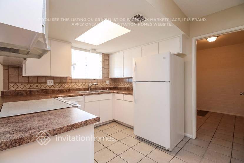 Building Photo - 208 W McLellan Rd