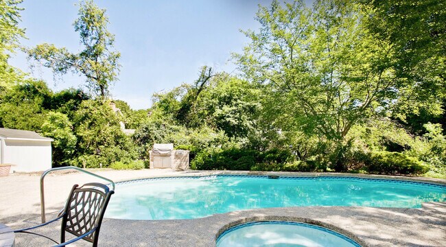 Building Photo - 756 Stonegate Rd