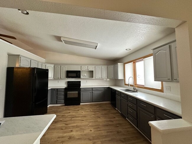 Building Photo - Lovely 3 Bedroom 2 Bath home in great location