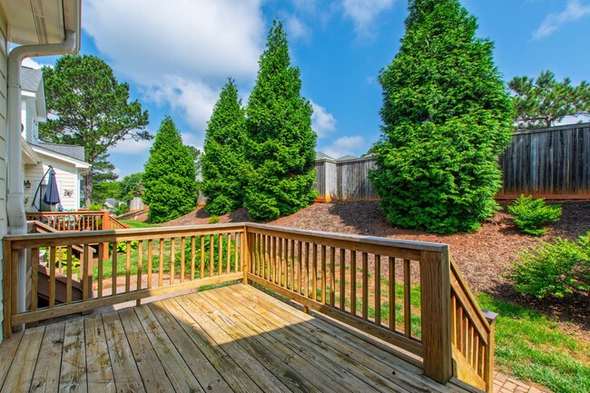 Building Photo - Lovely 3 bedroom townhome in fantastic Ral...