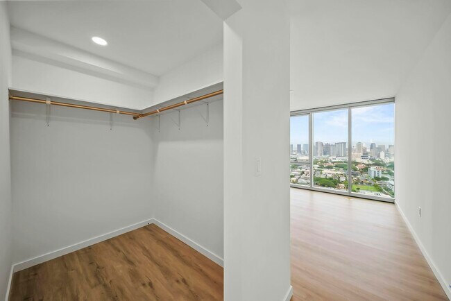 Building Photo - 1500 Rycroft St