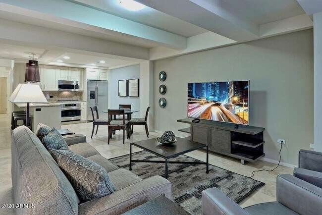 Building Photo - 7117 E Rancho Vista Dr