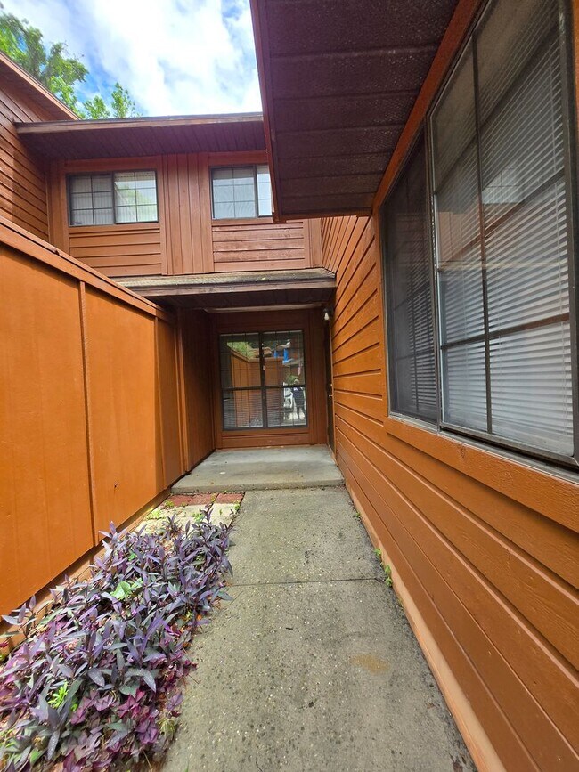 Building Photo - Rockwood Villas – 2BR/2BA Townhouse
