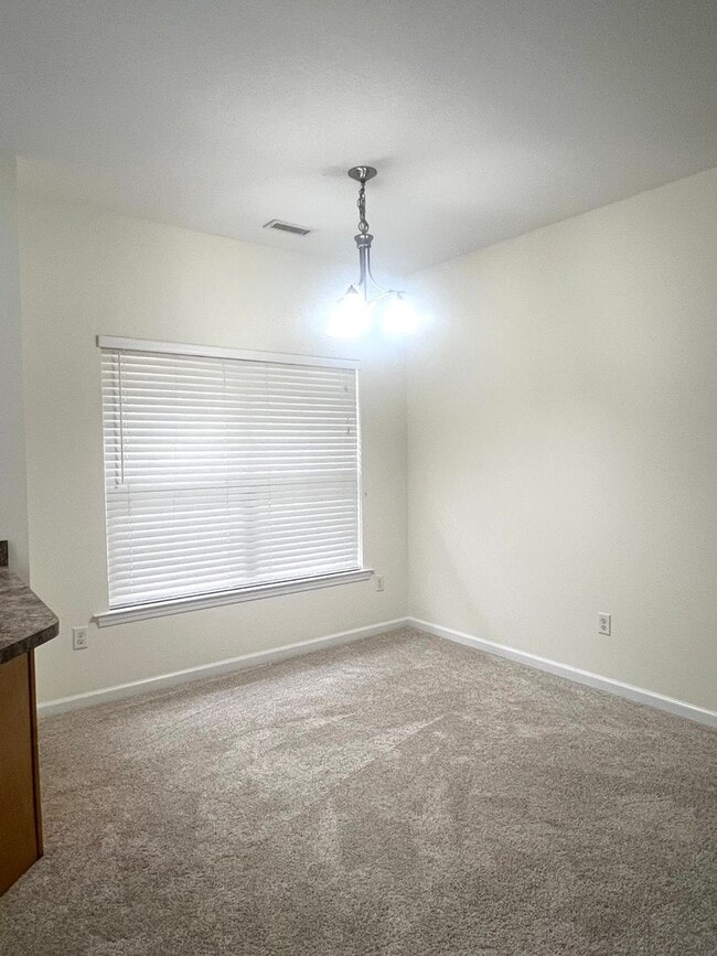 Building Photo - Super cute, clean 2 bedroom/2 full bathroom condo!