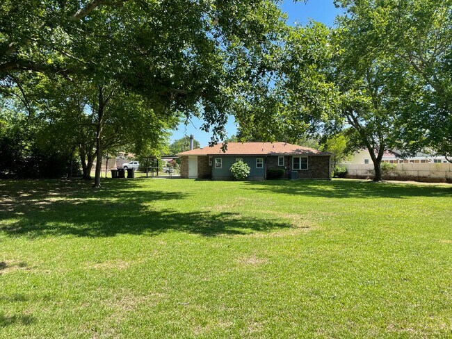 Building Photo - 118 Hollingsworth Dr