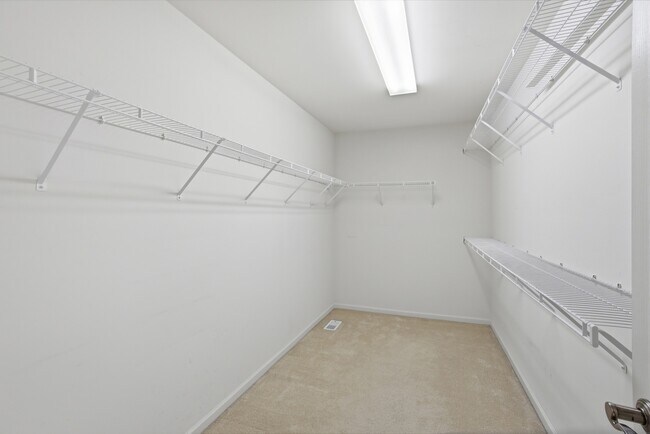 Building Photo - 715 Blue Ridge Dr