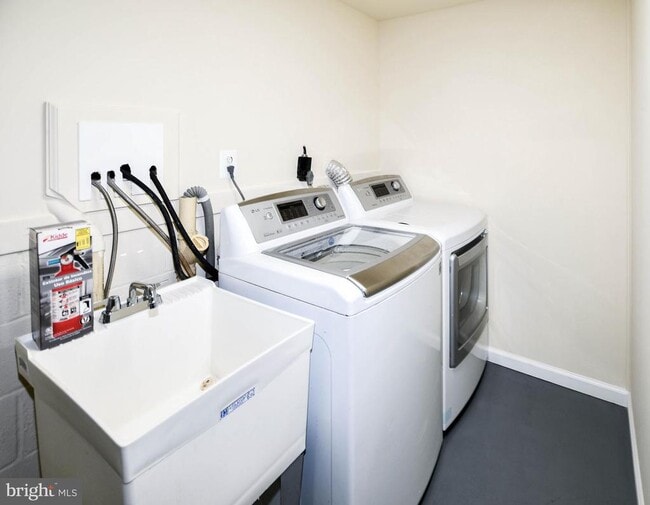 Building Photo - 6584 Madrigal Terrace