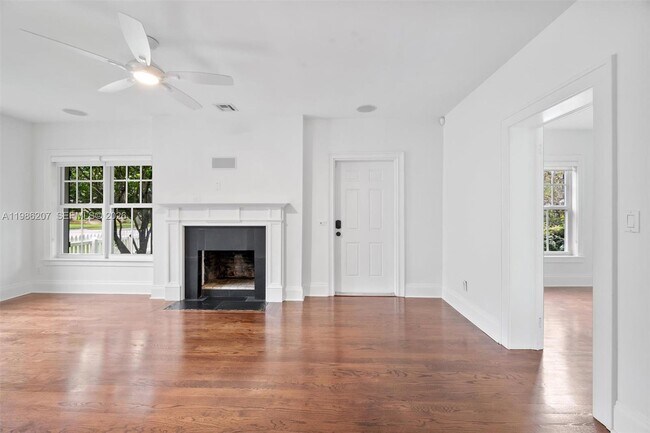 Building Photo - 285 NE 105th St