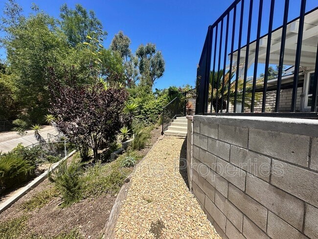 Building Photo - 288 W Siesta Ave