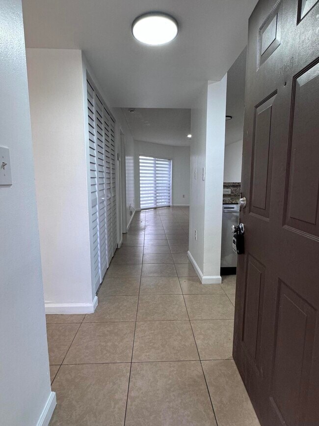 Building Photo - 9968 Nob Hill Ln