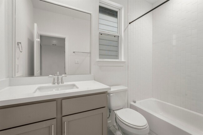 Building Photo - 1113 Highland Square Ln