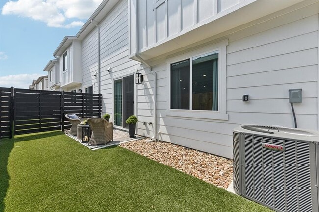 Building Photo - 9304 Felix Sparke Dr