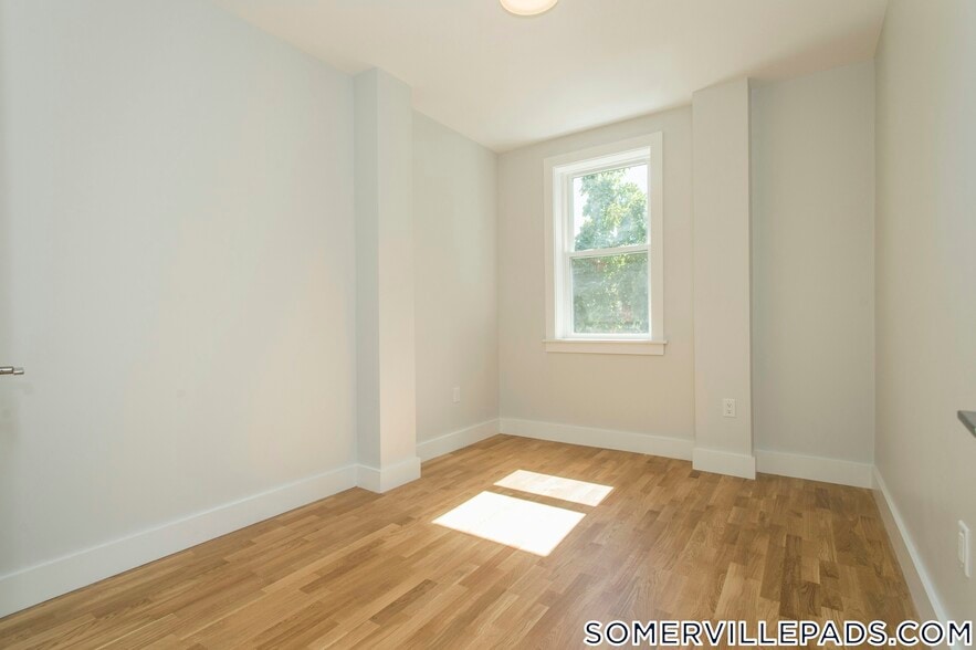 Building Photo - 136 Highland Ave