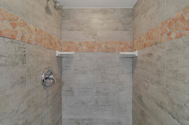 Building Photo - 2324 23rd Ct