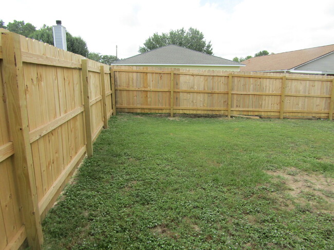 Building Photo - Updated 3-Bed, 2-Bath Home in Charter Oaks...