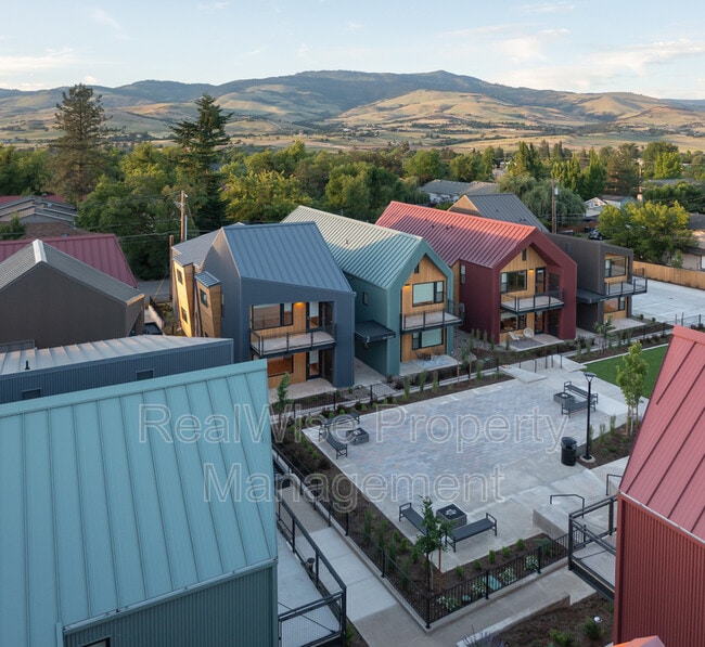 Building Photo - 184 Garfield St