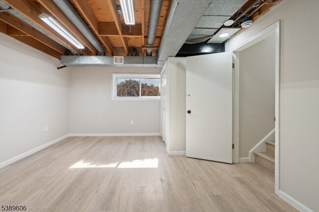 Building Photo - 160 Goldmine Ln