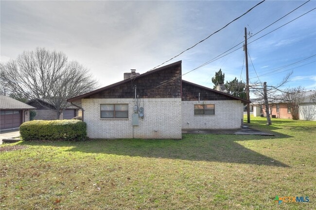 Building Photo - 818 Lois St