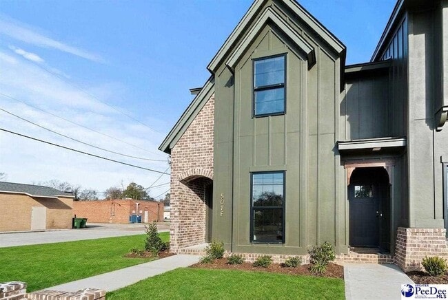 Building Photo - 501 W Cheves St