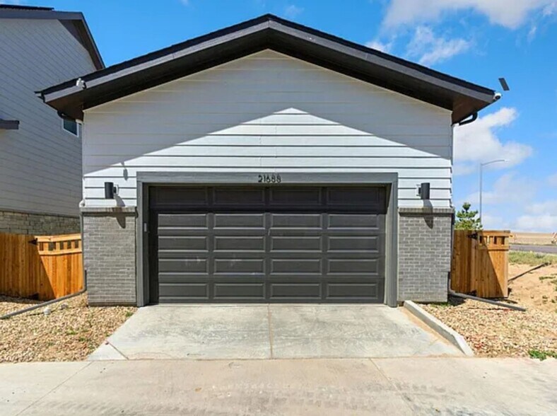 Building Photo - 21688 E 61st Dr