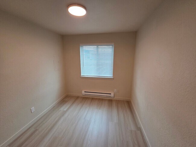 Building Photo - Newly Remodeled Two Bed One Bath Unit in the Heart of Sultan