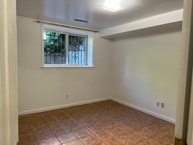 Building Photo - 3227 Riverdale Ave