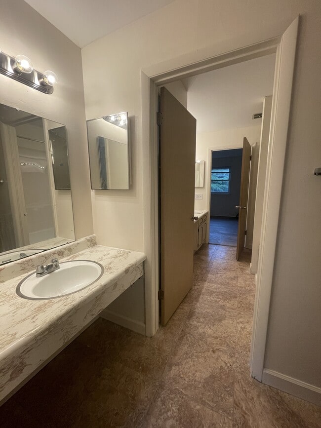 Building Photo - 6534 Cornwall Ct