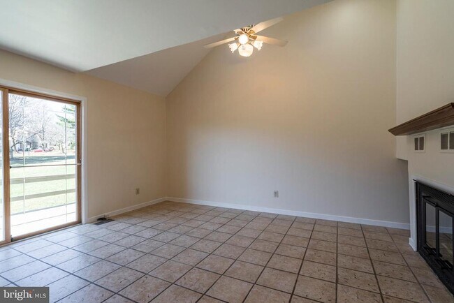 Building Photo - 506 St Albans Ct