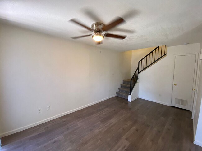 Building Photo - Affordable 2bd condo in Great Location